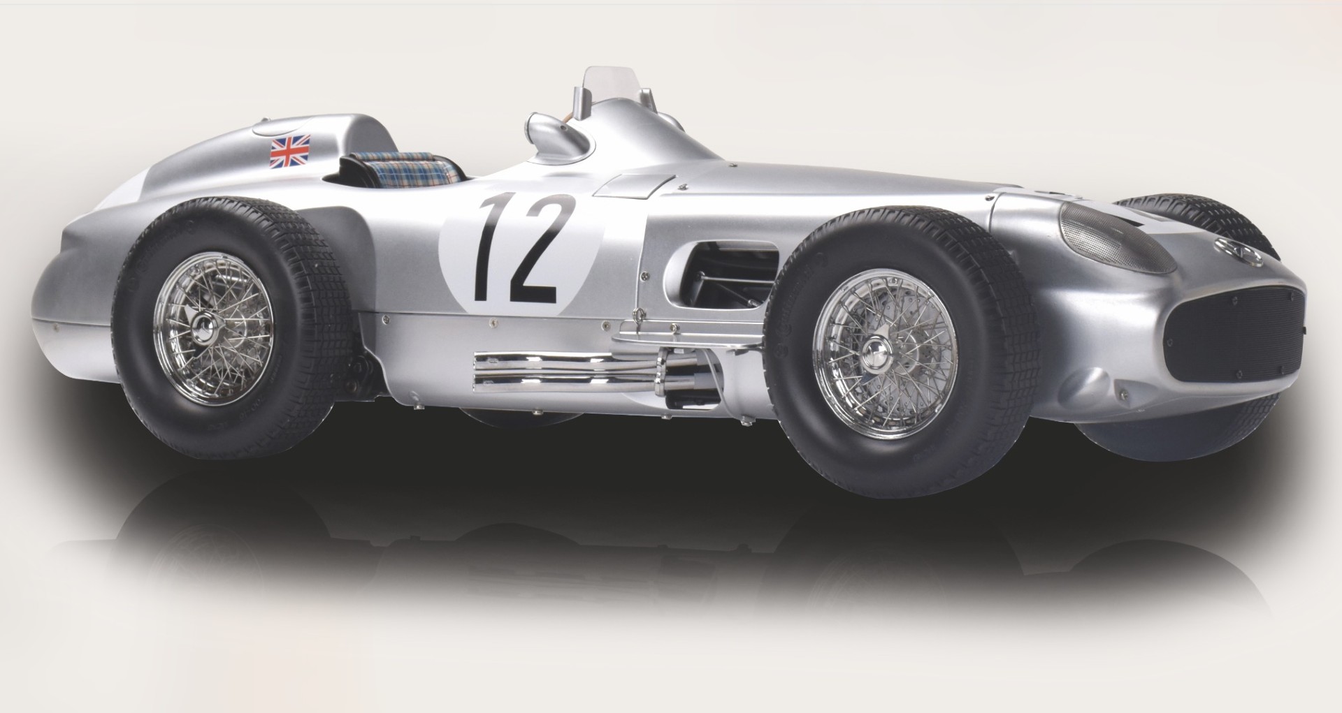 IXO 1/8 MERCEDES W196 S.MOSS #12 Diecast Kit